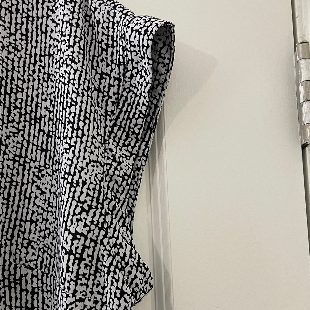 Vince Camuto Patterned Blouse - Picture 6 of 7